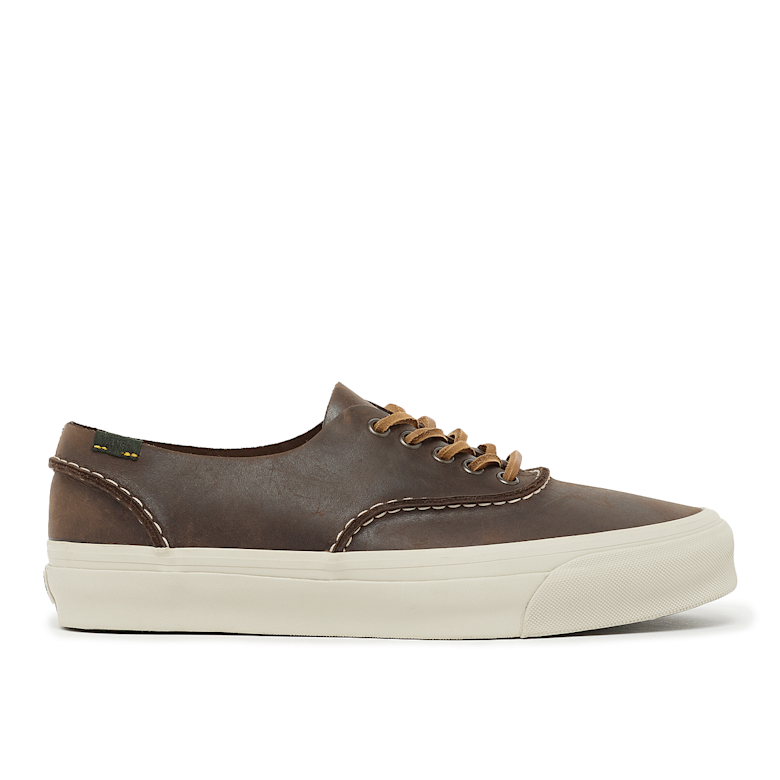 Buy Vans OTW Era Moc Stitch Vibram Siped in bruin | VN000EBTDMV at